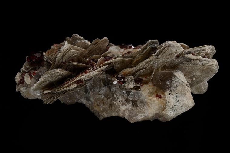 SPESSARTINE on MUSCOVITE